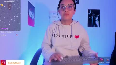 Snapshot of lauraohana chatting on 02-13-25, 10:34 lauraohana online show from 02-13-25, 10:34