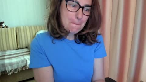 Lauraoven1 online show from 05-20-26, 06:52