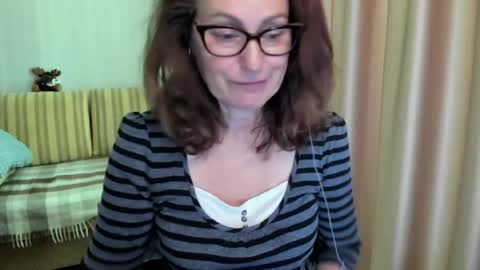 Lauraoven1 online show from 06-19-26, 08:18