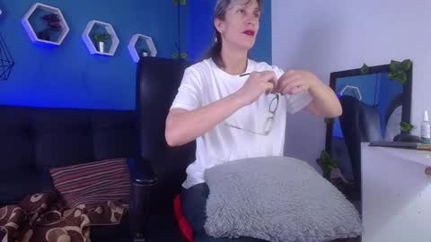 Snapshot of laurasofia45 chatting on 02-28-26, 11:06 Laura Sofia online show from 02-28-26, 11:06