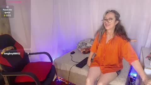 Laura Sofia online show from 04-15-26, 10:54