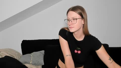 Laura Lara Sommer online show from 05-19-26, 02:12