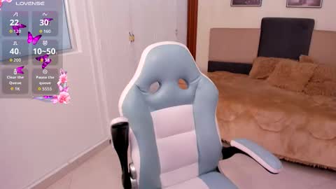 Lauren online show from 10-22-25, 06:29