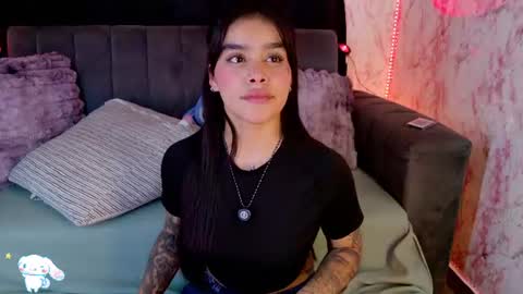 Snapshot of lauren_camila1 chatting on 06-30-26, 04:02 Lau online show from 06-30-26, 04:02