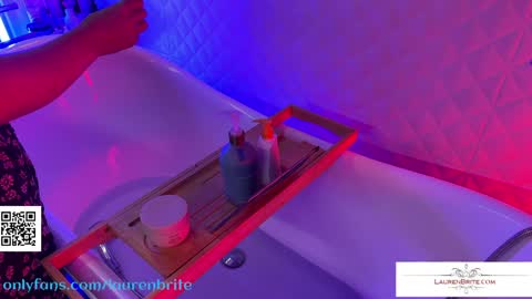 Snapshot of laurenbrite chatting on 01-10-25, 12:49 Lauren Brite online show from 01-10-25, 12:49