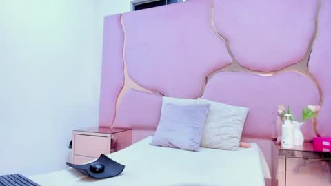 laurendpink online show from 07-13-26, 01:58