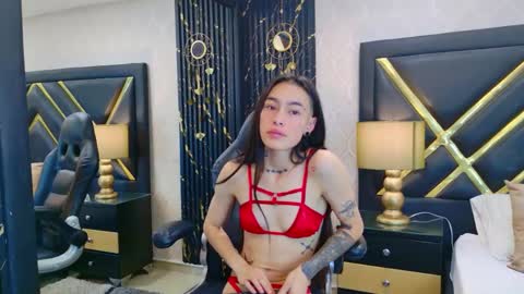 Snapshot of laurenhazeel chatting on 04-11-26, 07:45 Lauren online show from 04-11-26, 07:45