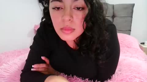 laurenhot94 online show from 12-22-25, 10:40