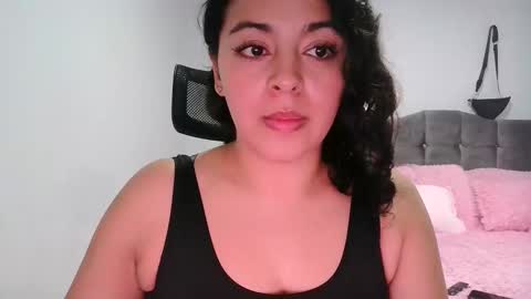 laurenhot94 online show from 02-05-26, 06:23