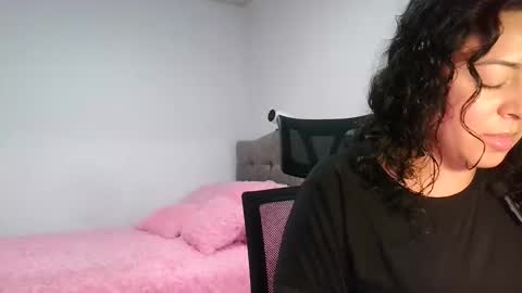 laurenhot94 online show from 02-18-26, 01:56