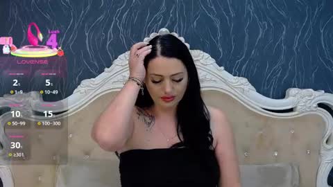 Snapshot of laurenjenssen chatting on 02-23-25, 12:05 Laura online show from 02-23-25, 12:05