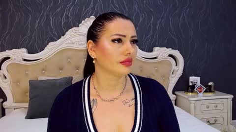 Laura online show from 12-17-25, 09:48