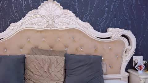 Laura online show from 04-04-26, 02:14