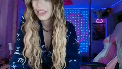Snapshot of laurenlotus chatting on 06-05-26, 02:29 Lauren Lotus online show from 06-05-26, 02:29