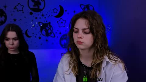 Laure online show from 04-12-26, 09:14