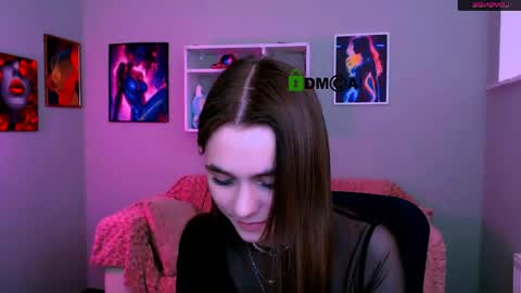 Laure online show from 04-17-26, 01:03