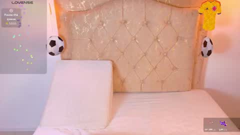 Snapshot of laurenn_smitth chatting on 06-17-26, 12:40 laurenn_smitth online show from 06-17-26, 12:40