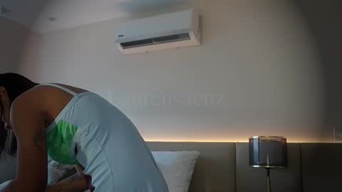 Lauren Saenz online show from 10-27-25, 12:09