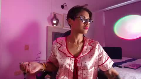 Snapshot of laurensaenz chatting on 07-15-26, 12:10 Lauren Saenz online show from 07-15-26, 12:10