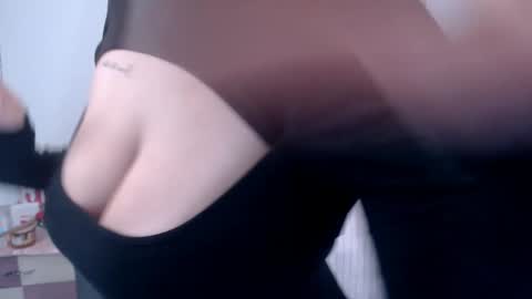 Snapshot of laurensweety_ chatting on 12-03-24, 08:39 Laura online show from 12-03-24, 08:39