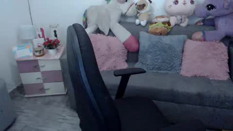 Snapshot of laurensweety_ chatting on 12-11-24, 01:58 Laura online show from 12-11-24, 01:58