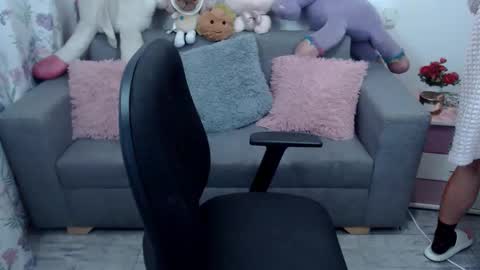 Snapshot of laurensweety_ chatting on 02-11-25, 12:38 Laura online show from 02-11-25, 12:38