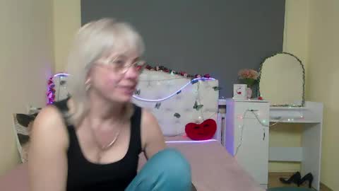 Snapshot of laurenwishy chatting on 04-28-26, 02:27 Lauren online show from 04-28-26, 02:27