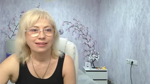 Snapshot of laurenwishy chatting on 05-18-26, 05:13 Lauren online show from 05-18-26, 05:13