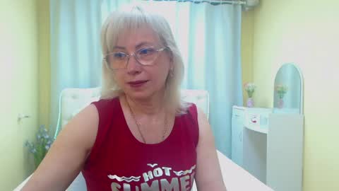 Snapshot of laurenwishy chatting on 05-25-26, 05:24 Lauren online show from 05-25-26, 05:24
