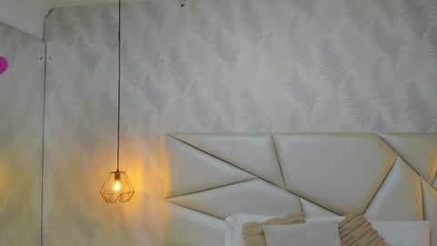 Laurent online show from 11-19-25, 11:54