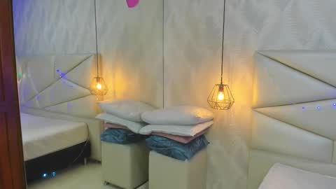 Laurent online show from 01-10-26, 10:39