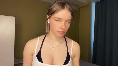 Bella online show from 03-14-26, 01:16