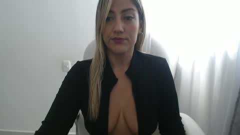 Snapshot of laurita44 chatting on 06-21-26, 01:03 Laurita online show from 06-21-26, 01:03
