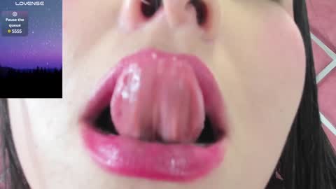 LauryJonson  online show from 12-16-24, 09:31