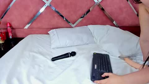 LauryJonson  online show from 02-08-25, 09:36