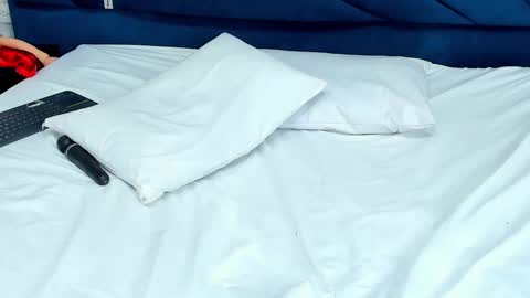 LauryJonson  online show from 02-11-25, 08:10