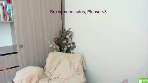 Snapshot of lauryn_chills chatting on 06-16-26, 05:04 Lauryn online show from 06-16-26, 05:04
