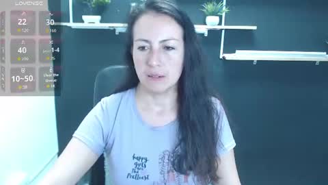 Snapshot of lauryn_jones chatting on 06-25-26, 07:18 Laury online show from 06-25-26, 07:18