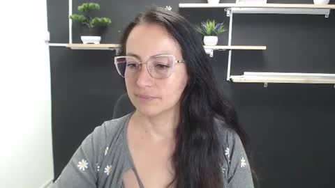 Snapshot of lauryn_jones chatting on 07-01-26, 07:35 Laury online show from 07-01-26, 07:35