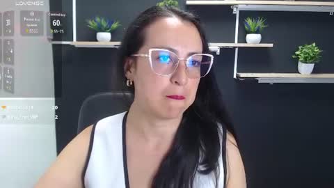 Snapshot of lauryn_jones chatting on 07-09-26, 06:01 Laury online show from 07-09-26, 06:01