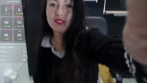 Snapshot of lauryn_jones chatting on 07-11-26, 06:10 Laury online show from 07-11-26, 06:10