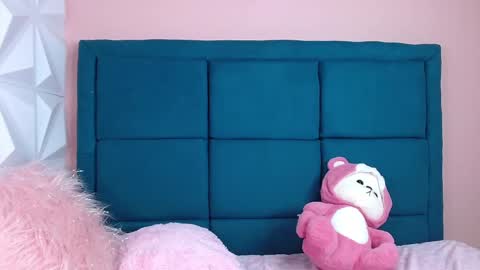 Snapshot of laurynjeffers chatting on 03-07-25, 04:00 LaurynJeffers online show from 03-07-25, 04:00