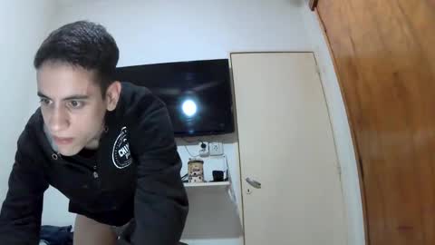 Snapshot of lauti_twink chatting on 12-02-24, 06:09 Lautaro online show from 12-02-24, 06:09