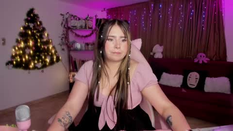 Snapshot of lauu_r chatting on 12-06-24, 07:10 online show from 12-06-24, 07:10