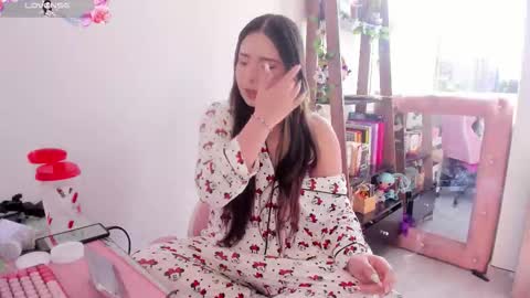 Snapshot of lauu_r chatting on 09-21-25, 02:08 online show from 09-21-25, 02:08