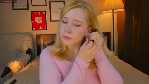 Snapshot of lavender_tender chatting on 05-09-26, 09:47 Lav online show from 05-09-26, 09:47
