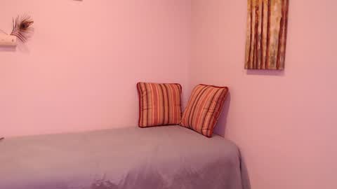 Snapshot of lavenderguy chatting on 01-15-25, 07:48 lavenderguy online show from 01-15-25, 07:48