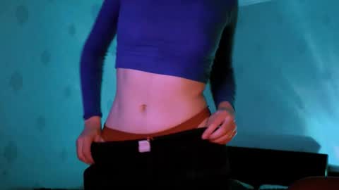 Snapshot of lavinda_lin chatting on 10-27-25, 08:29 Lavinda online show from 10-27-25, 08:29