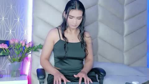 laya online show from 02-15-26, 11:23