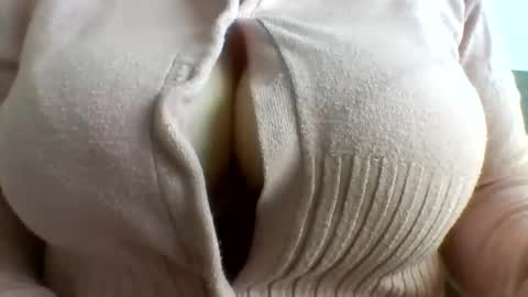 layannalea online show from 12-21-25, 09:00